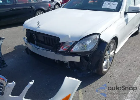 2013 Mercedes-Benz E 350 z USA, uszkodzony, nr VIN WDDHF5KBXDA734860